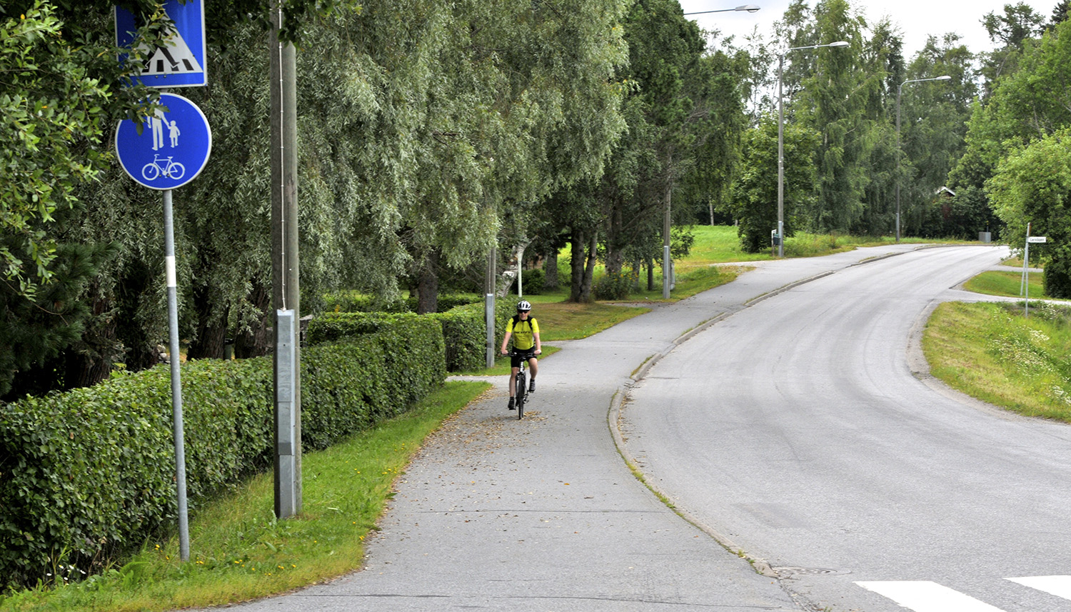 Mustasaaressa kävellään tai pyöräillään virkistys- ja liikuntamielessä -  Mustasaari - Korsholm