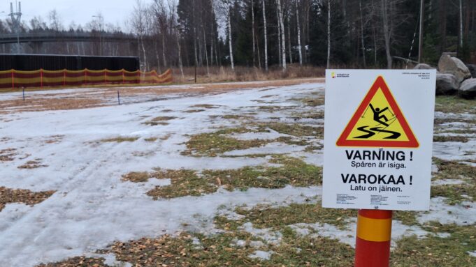 skidspår där snön smält